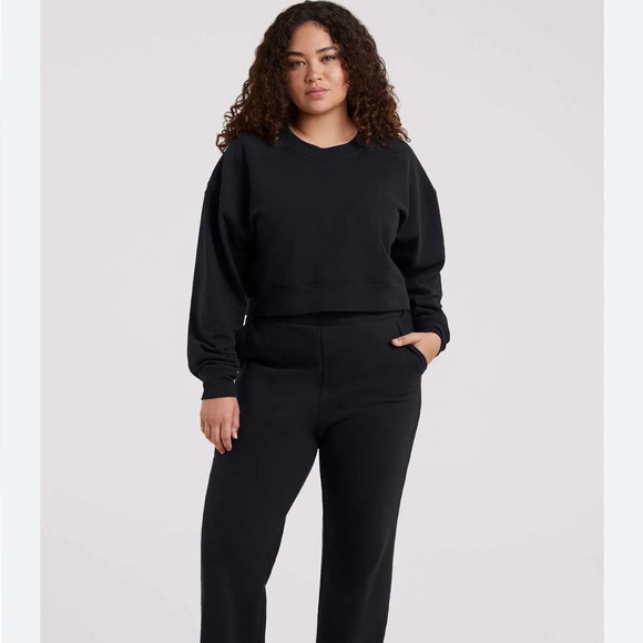 nuuds Tops - nuuds Classic Cropped Crewneck Black Sweatshirt